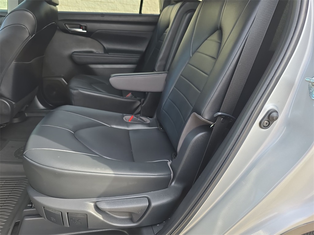 2023 Toyota Highlander XLE photo 23