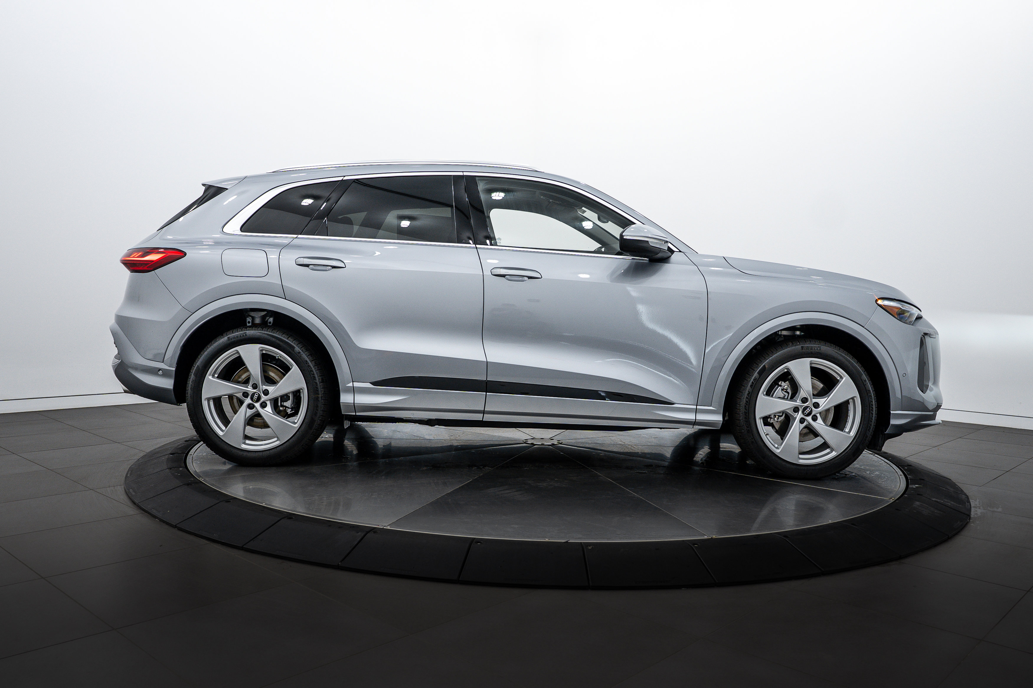2025 Audi Q5 Premium Prestige photo 2