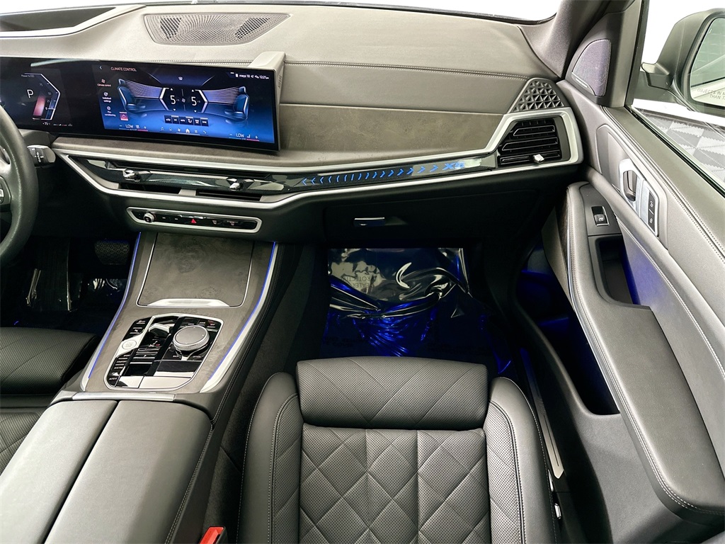 Used 2024 Mineral White Metallic BMW xDrive40i image 26