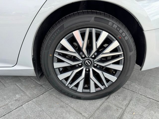 2024 Nissan Altima 2.5 SV photo 3