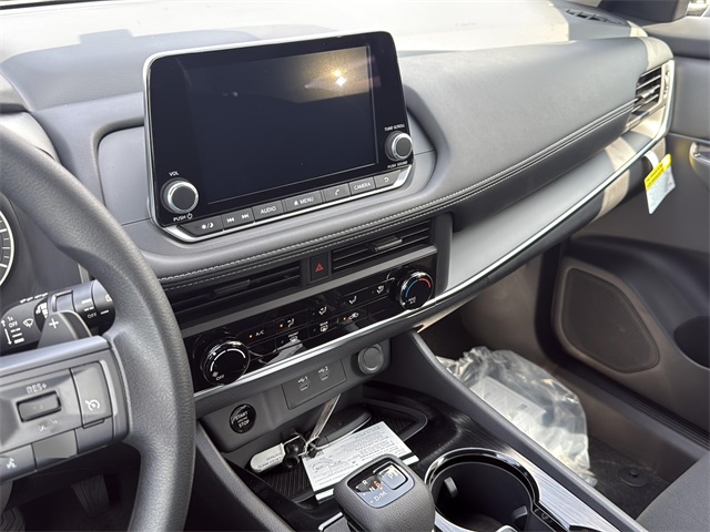 2026 Nissan Rogue S photo 13