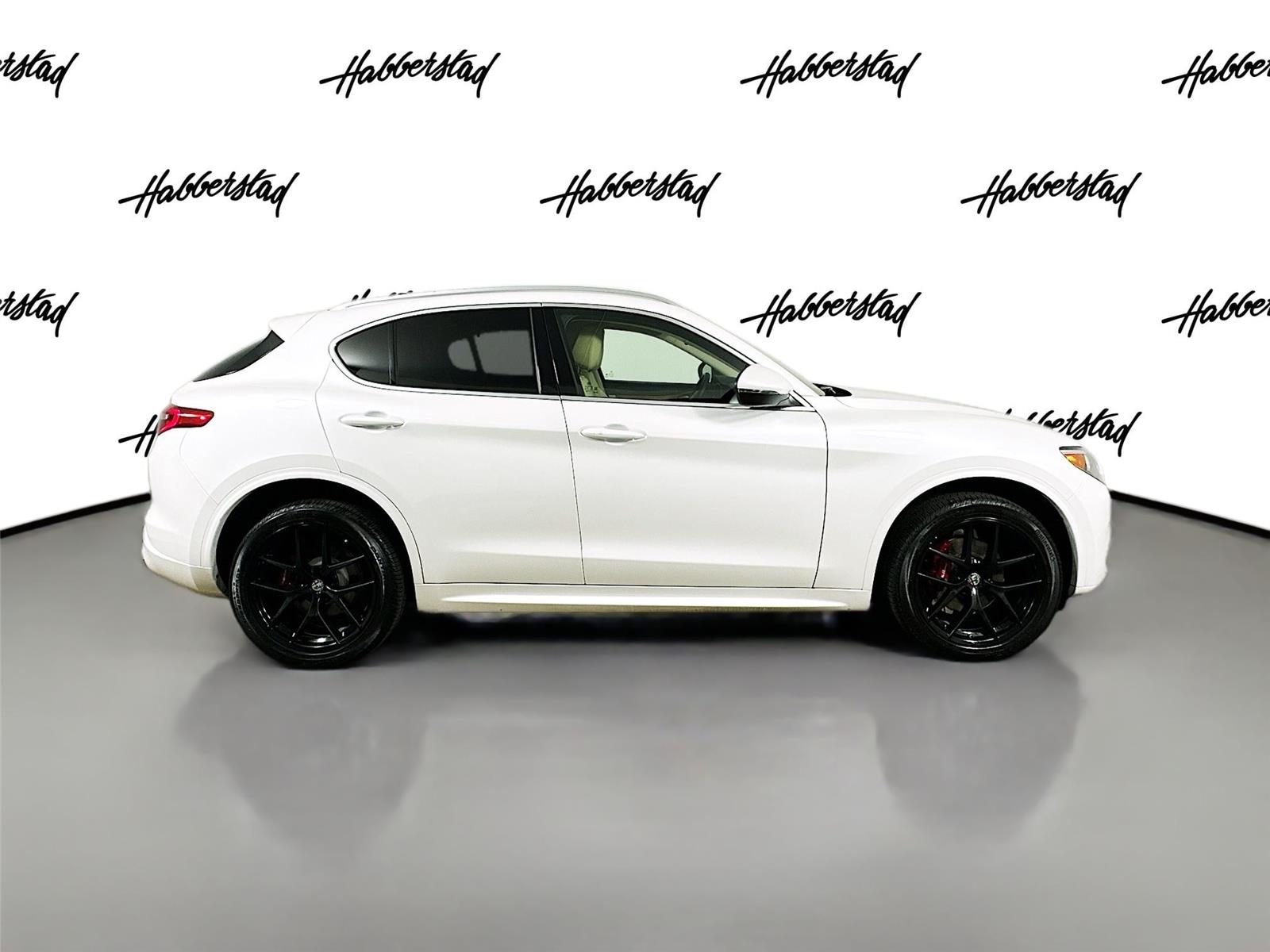 2021 Alfa Romeo Stelvio Ti Sport photo 4