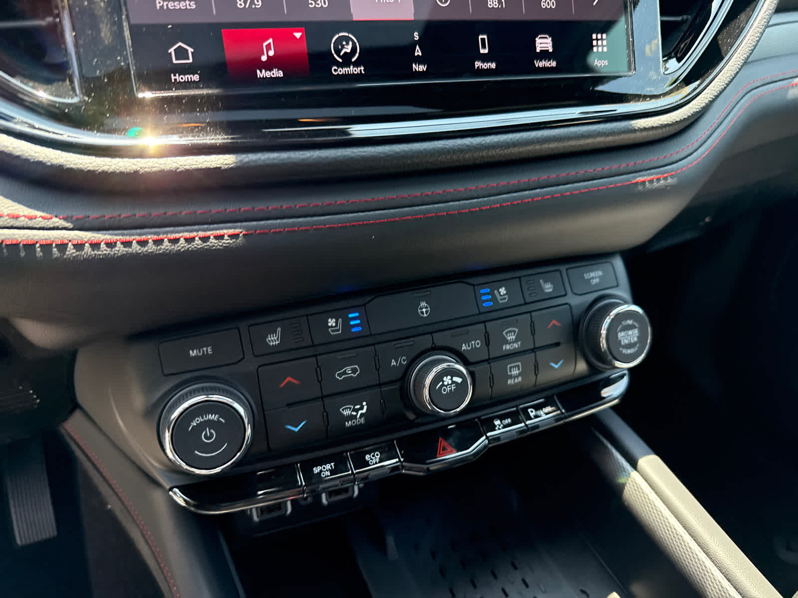 2025 Dodge Durango R/T Plus photo 25