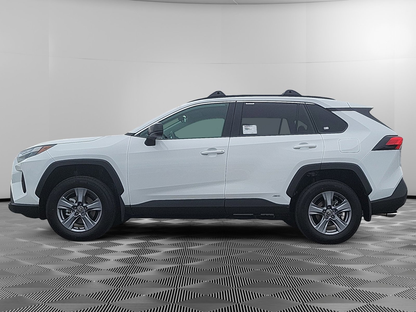 2025 Toyota RAV4 Hybrid LE photo 2