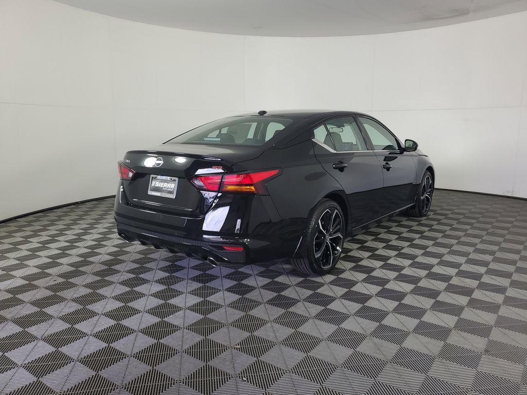 2025 Nissan Altima SR photo 4