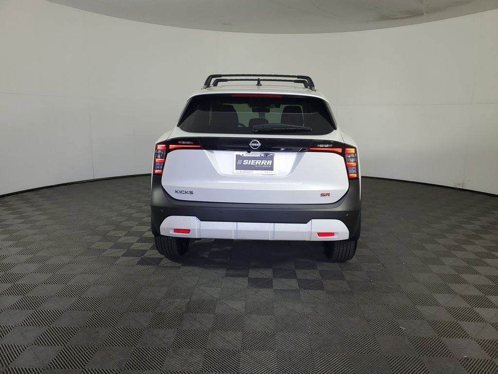 2026 Nissan Kicks SR photo 2