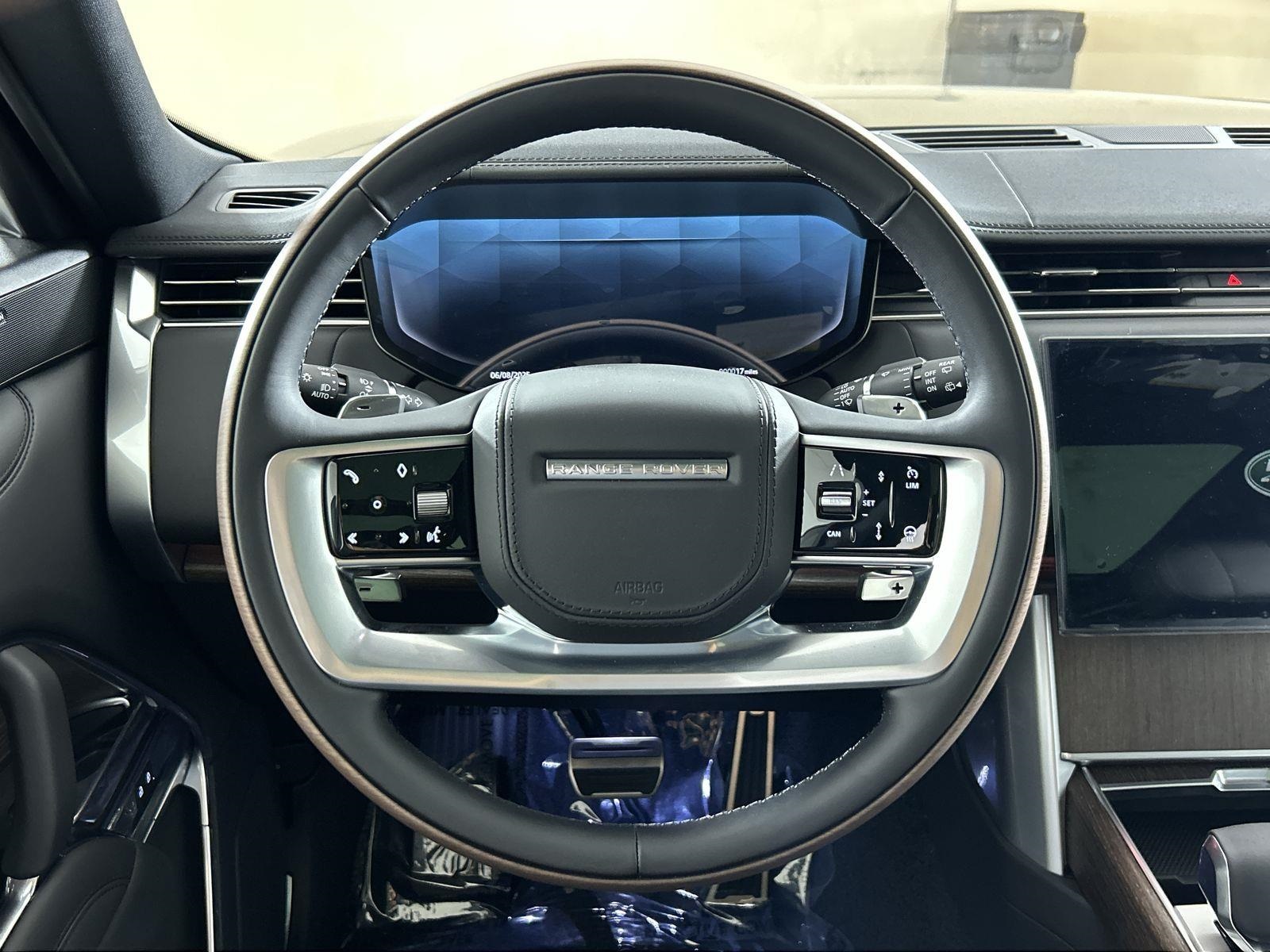 2025 Land Rover Range Rover SE photo 10