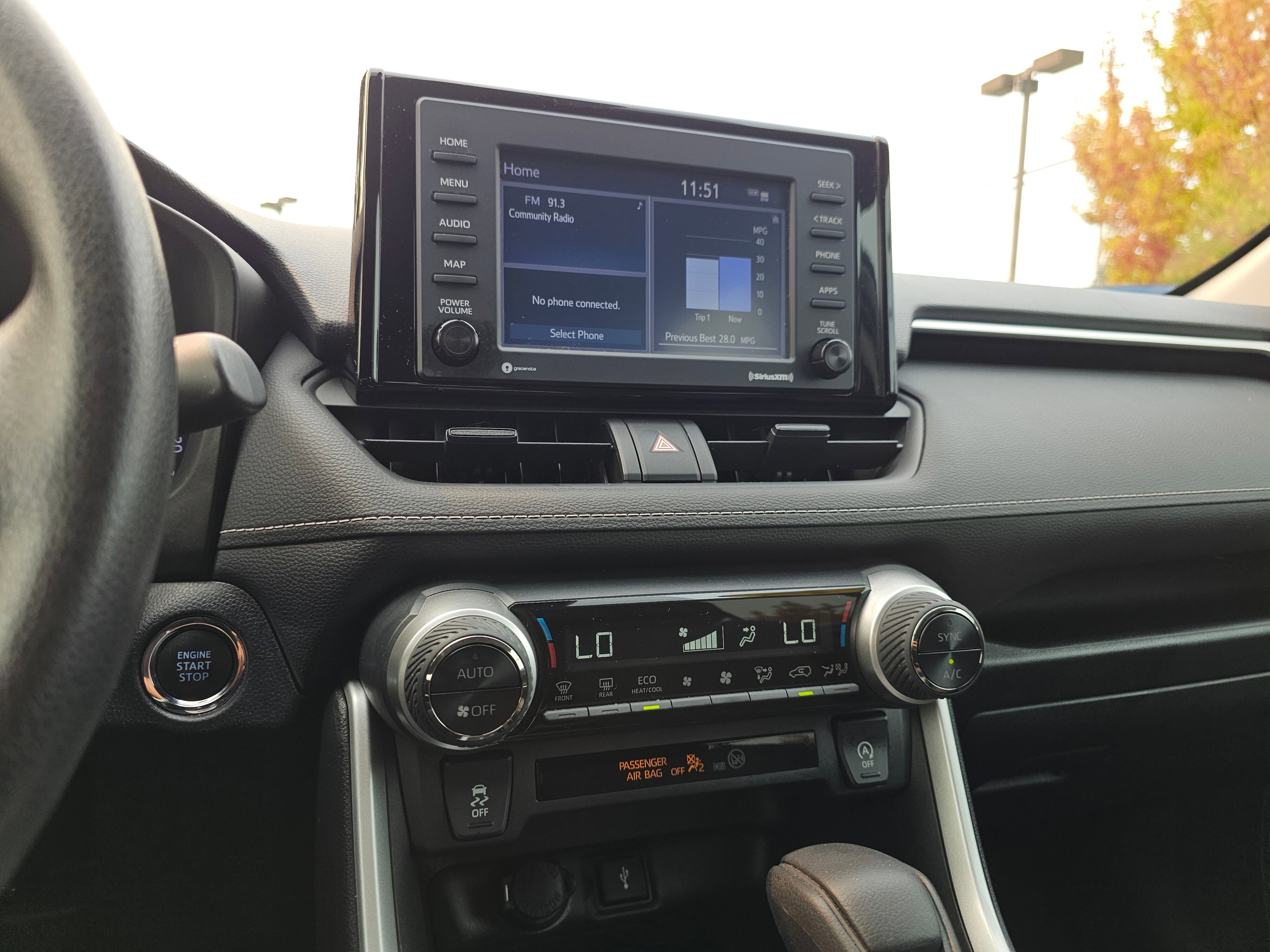 2020 Toyota RAV4 XLE photo 7