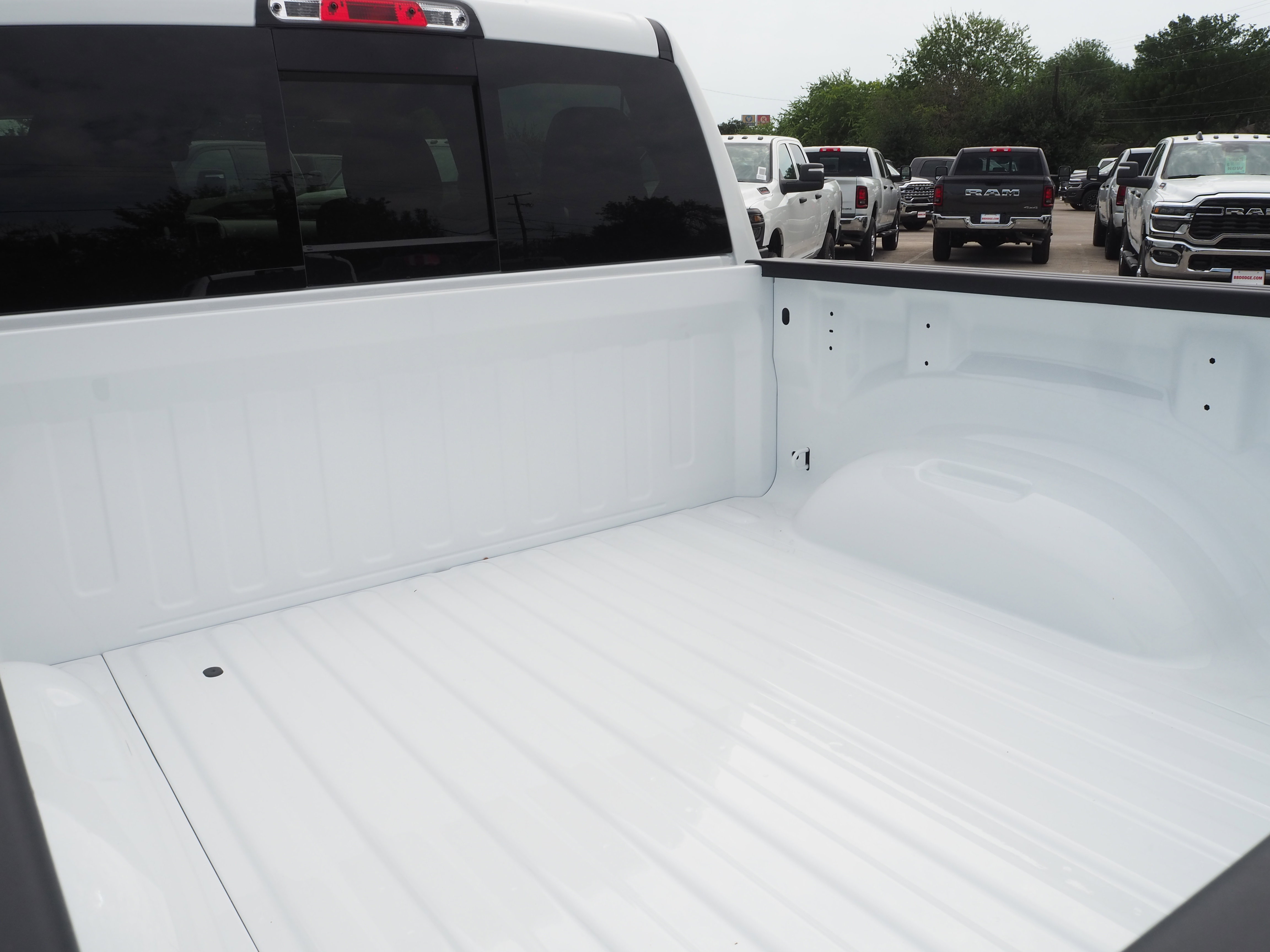 2025 Ram 1500 Tradesman photo 4