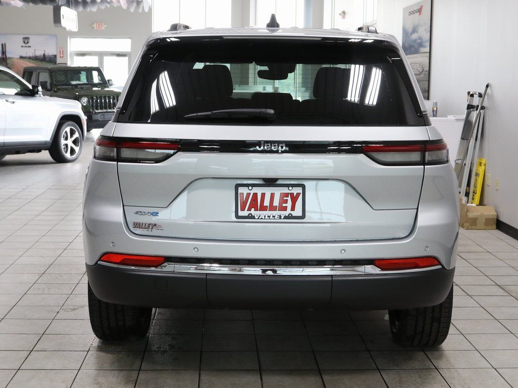 2023 Jeep Cherokee 4xe photo 4