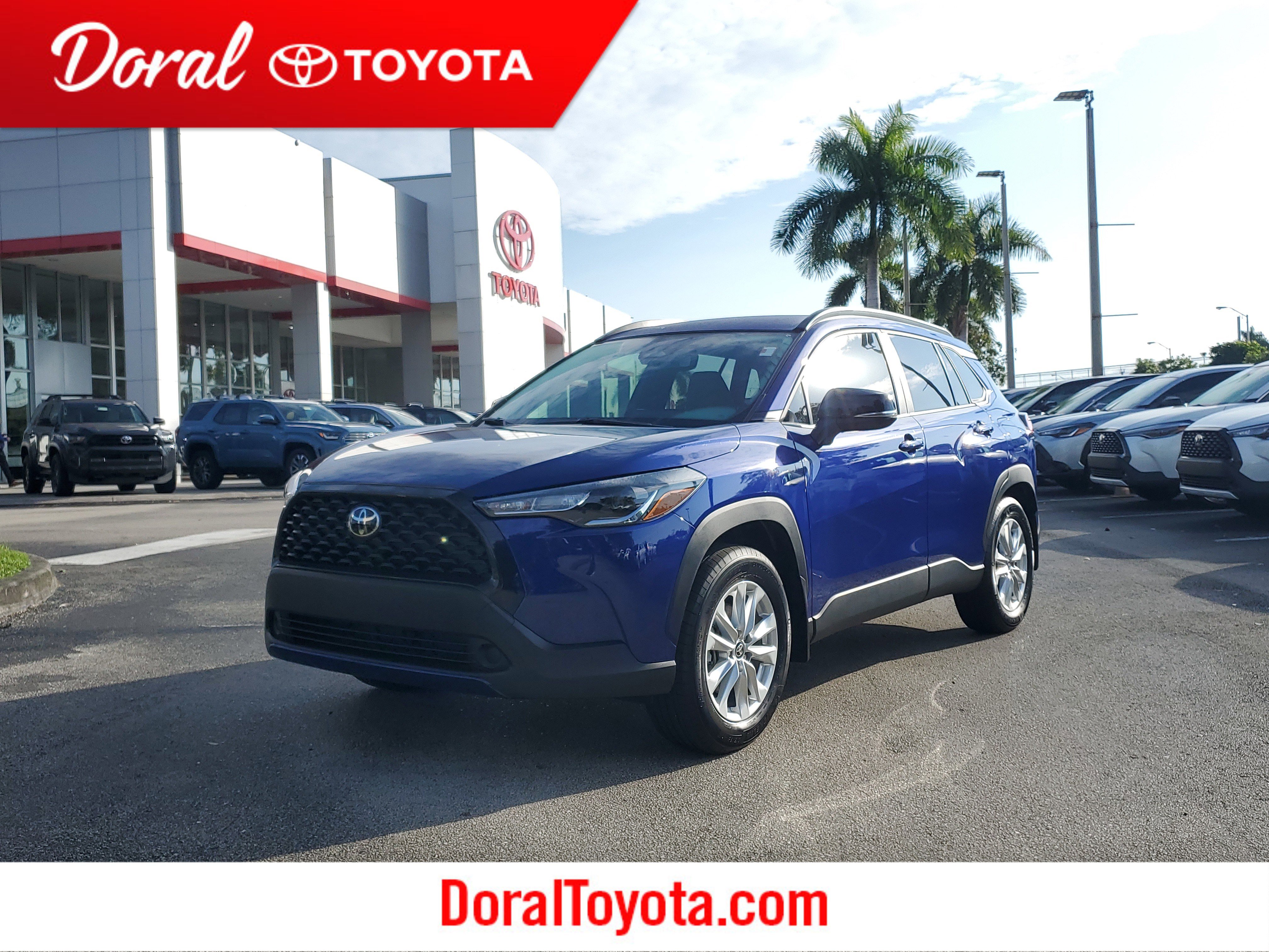 2025 Toyota Corolla Cross LE's photo