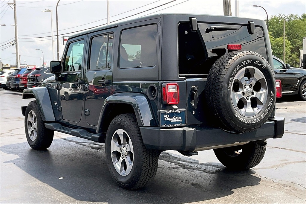 2016 Jeep Wrangler Unlimited Sahara photo 10