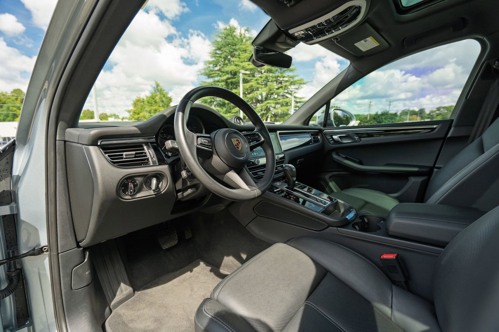 2023 Porsche Macan Base photo 4