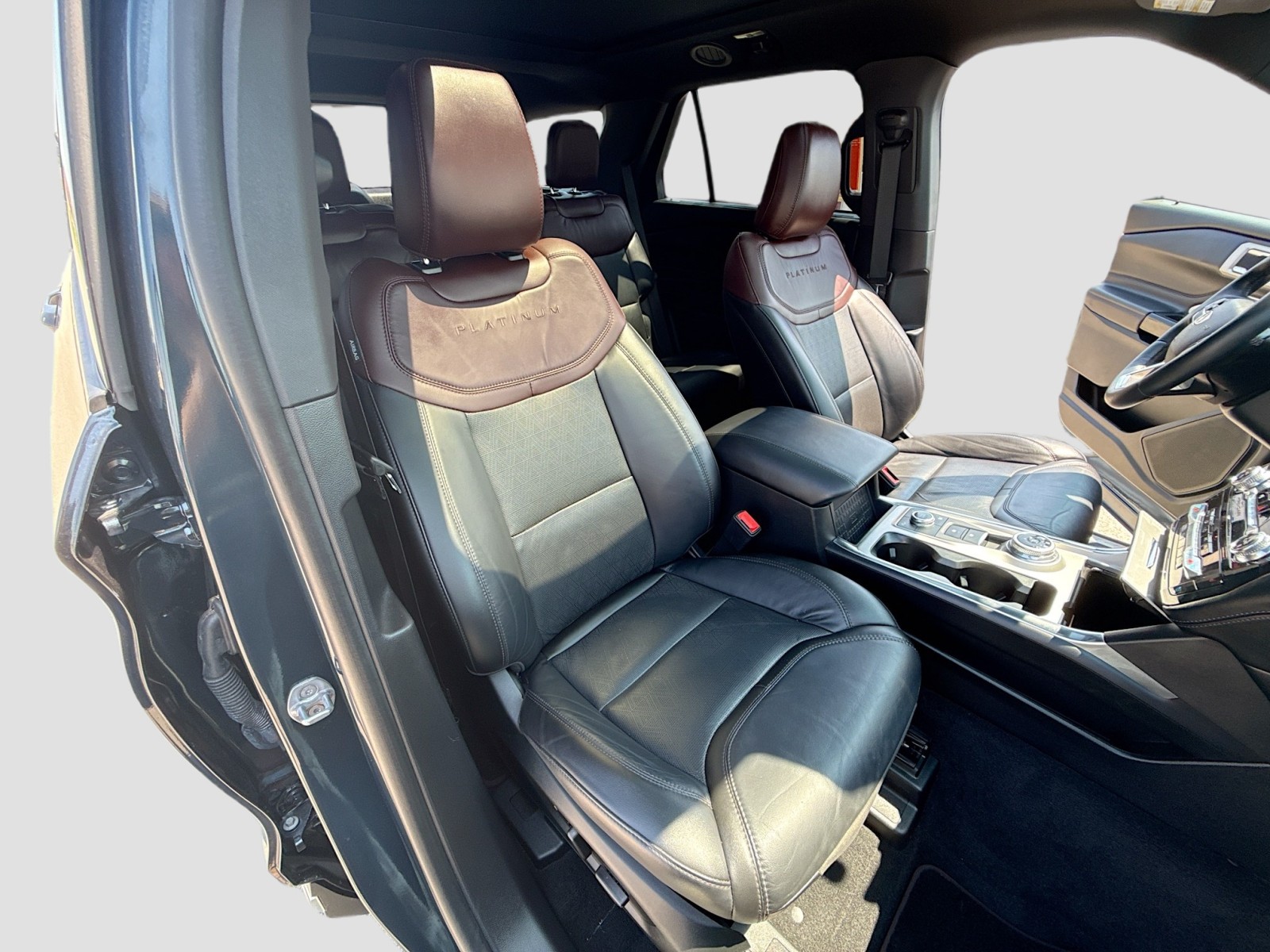 2022 Ford Explorer Platinum photo 29