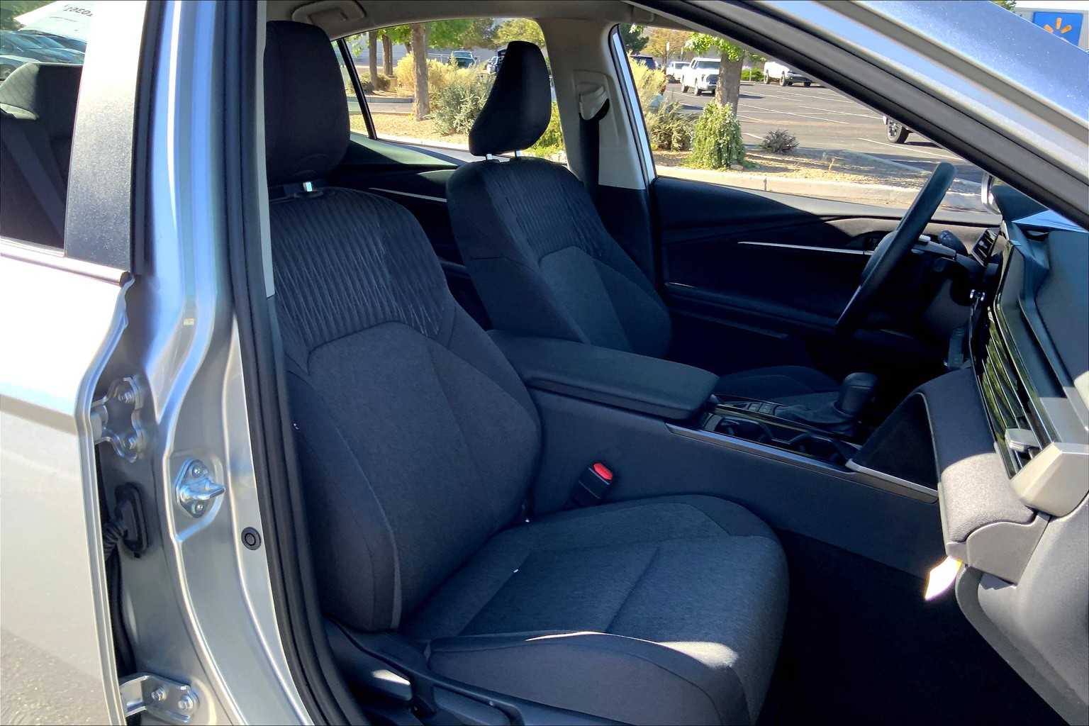 2025 Toyota Camry LE photo 7