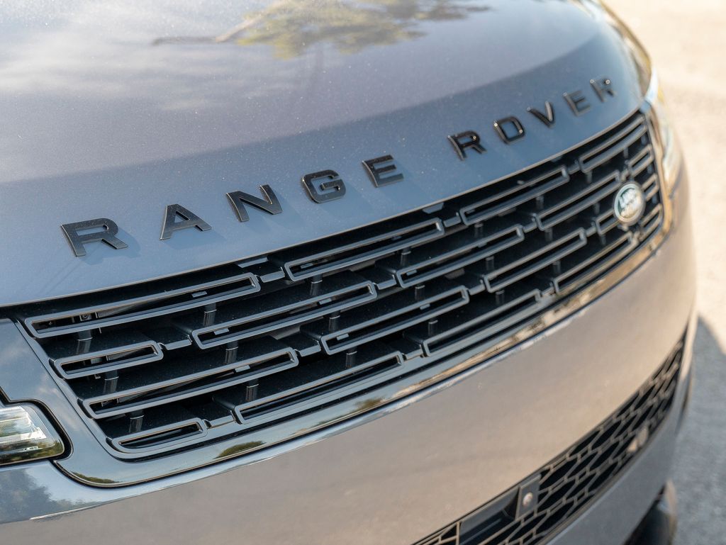 2025 Land Rover Range Rover Sport SE photo 14