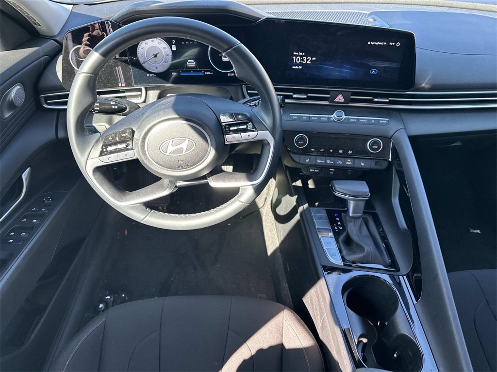 2024 Hyundai Elantra SEL Convenience photo 5