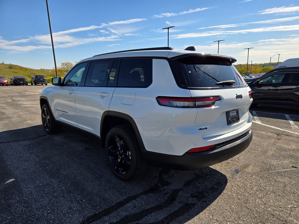 2025 Jeep Grand Cherokee Laredo Altitude photo 4