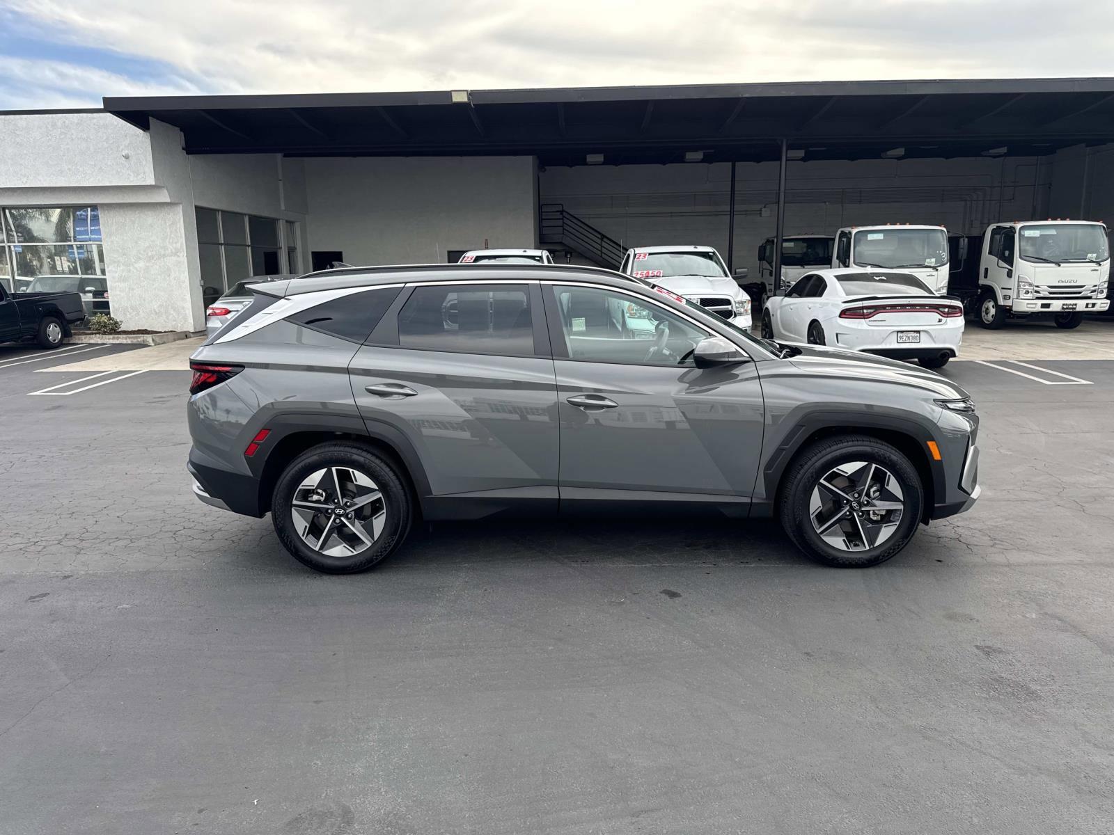 2025 Hyundai Tucson SEL photo 3