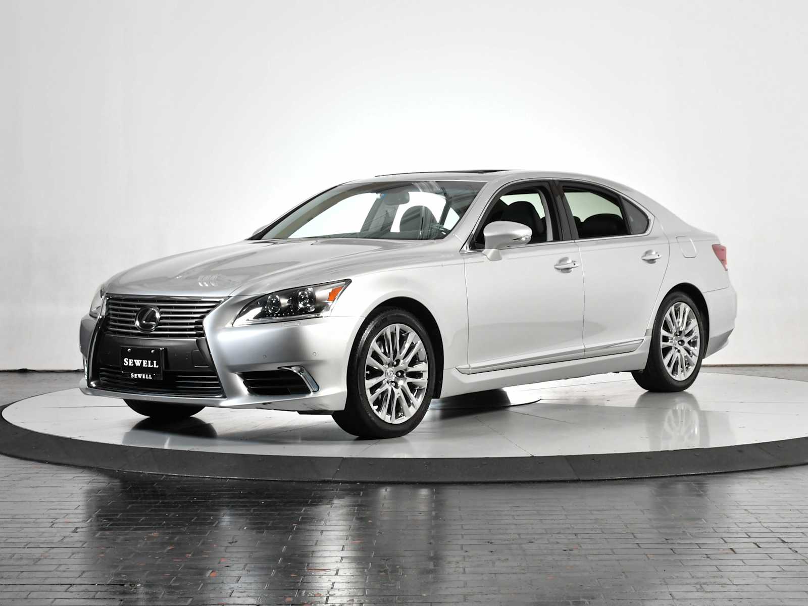 2013 Lexus LS Base's photo