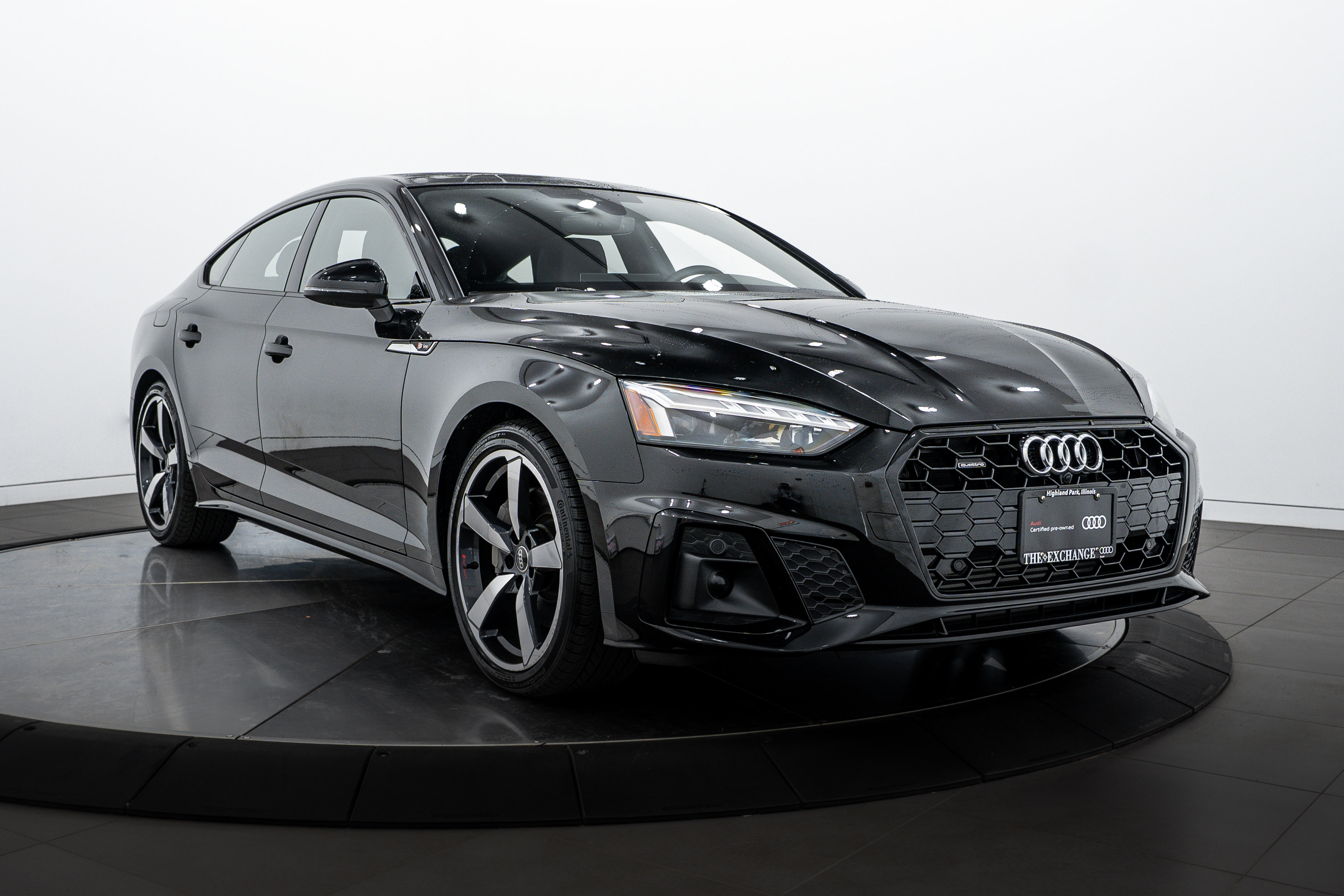 2025 Audi Q3 S line Premium photo 2