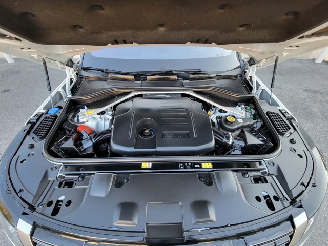 2023 Land Rover Range Rover SE photo 12