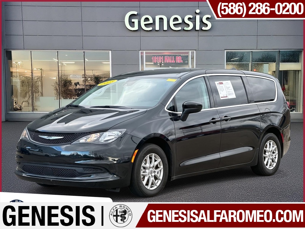 Pre-Owned 2023 Chrysler Voyager LX FWD's photo