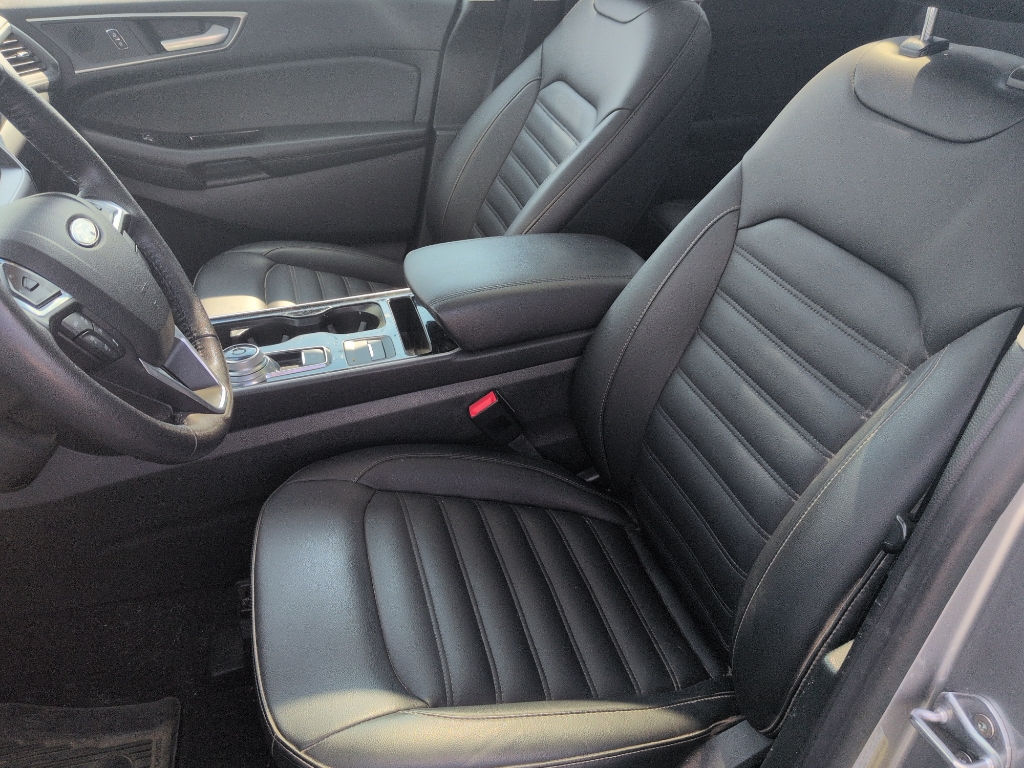 2020 Ford Edge SEL photo 6