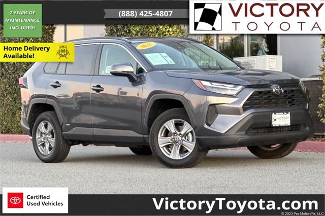 2025 Toyota RAV4 XLE's photo