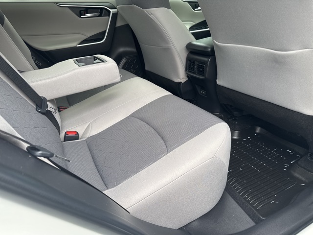 2022 Toyota RAV4 XLE photo 12