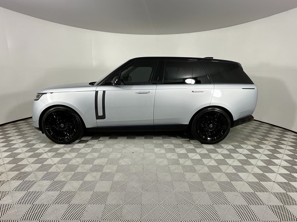 2023 Land Rover Range Rover SE photo 2