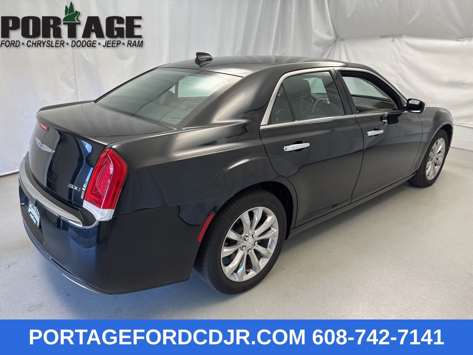 2019 Chrysler 300 Limited photo 2
