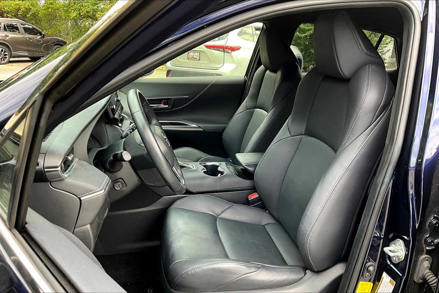 2022 Toyota Venza XLE photo 7