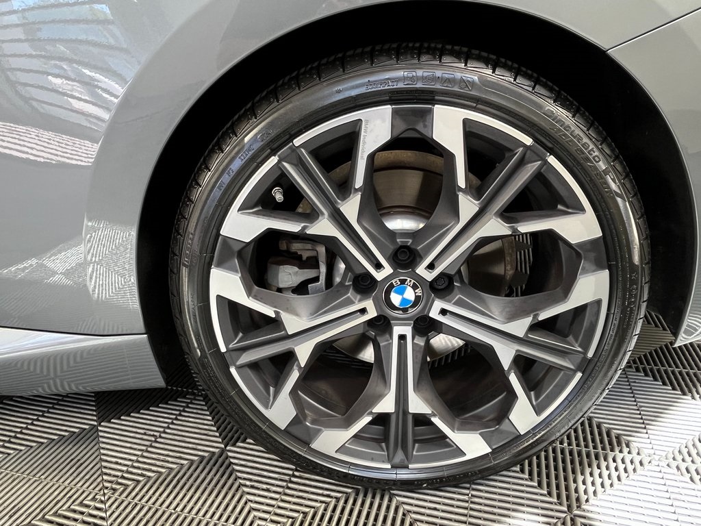 2025 Bmw 230i xDrive photo 2
