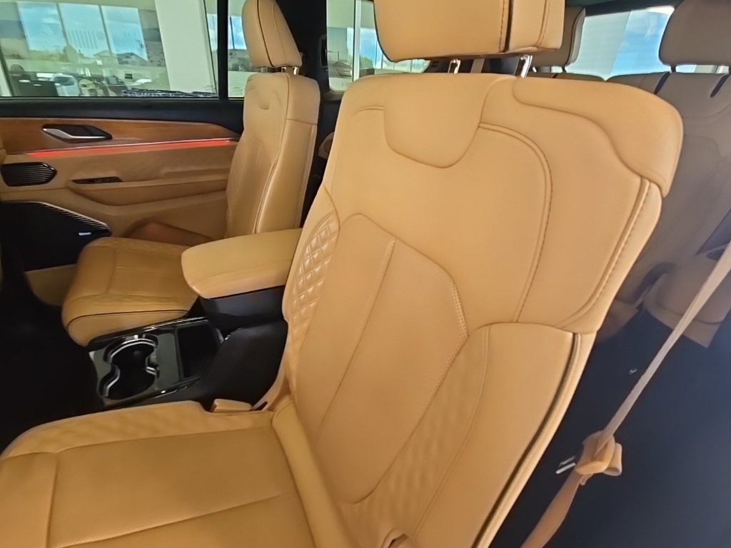 2021 Jeep Grand Cherokee L Summit photo 17