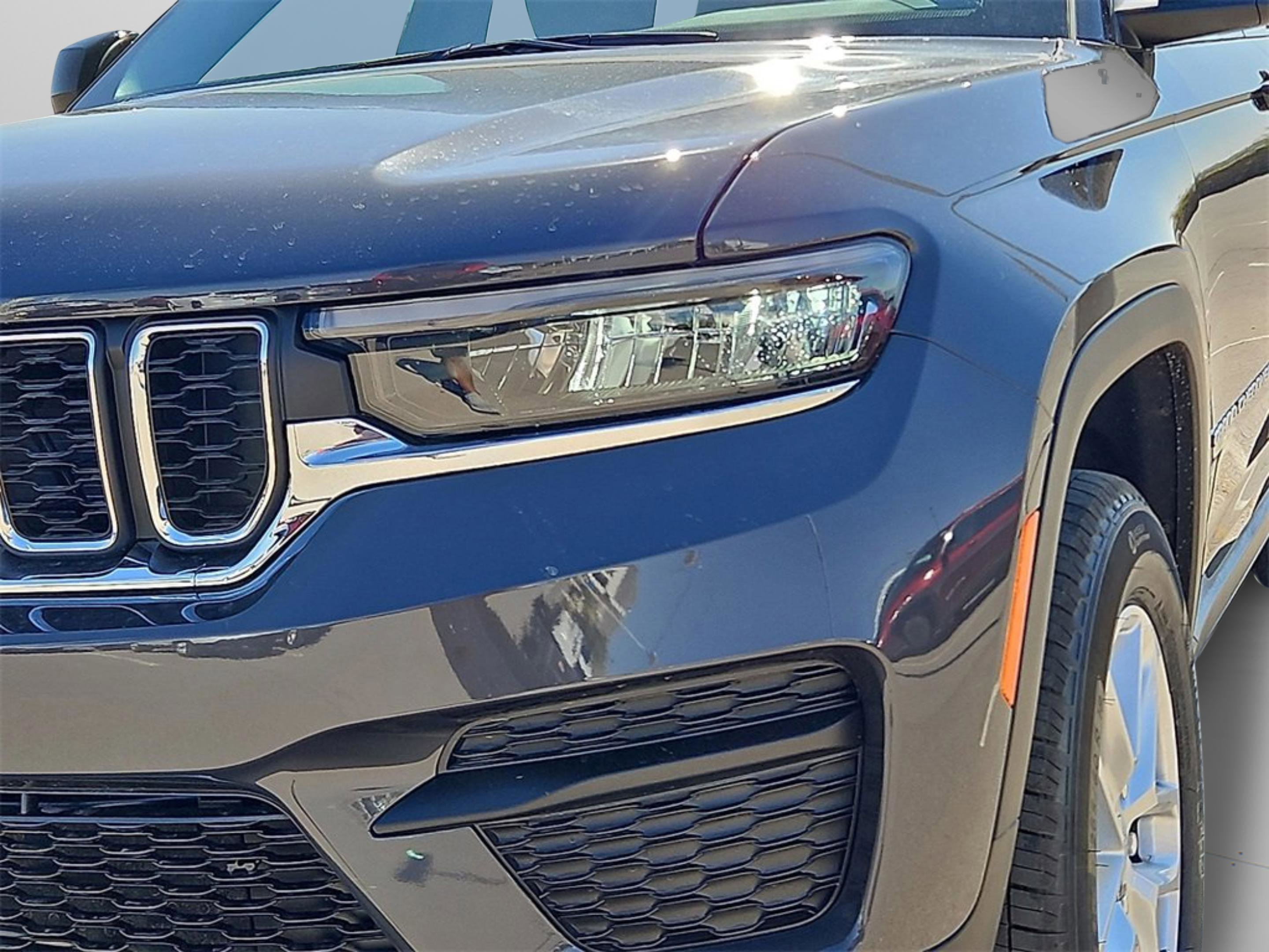 2025 Jeep Grand Cherokee Laredo X photo 5