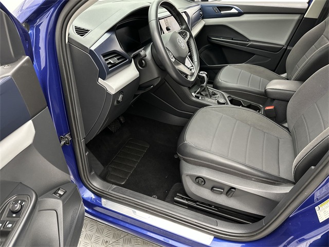 2023 Volkswagen Taos SE photo 3