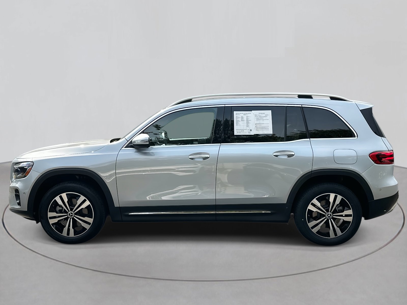 2025 Mercedes Benz GLB 250 4MATIC photo 2