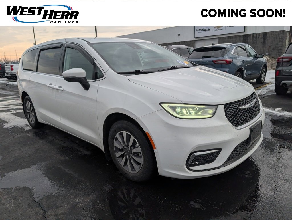 2023 Chrysler Pacifica Touring L's photo