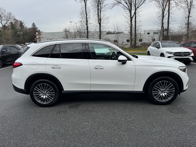 2025 Mercedes Benz GLC 300 4MATIC photo 2