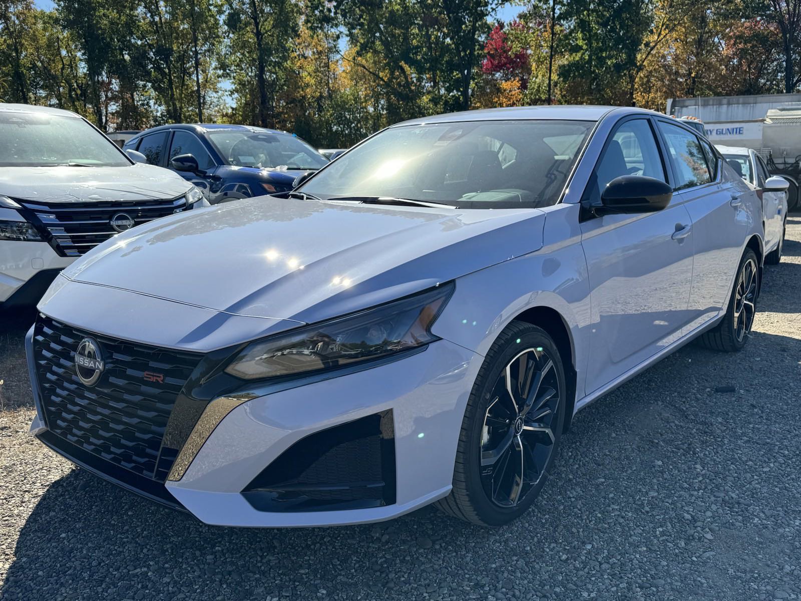 2025 Nissan Altima SR's photo