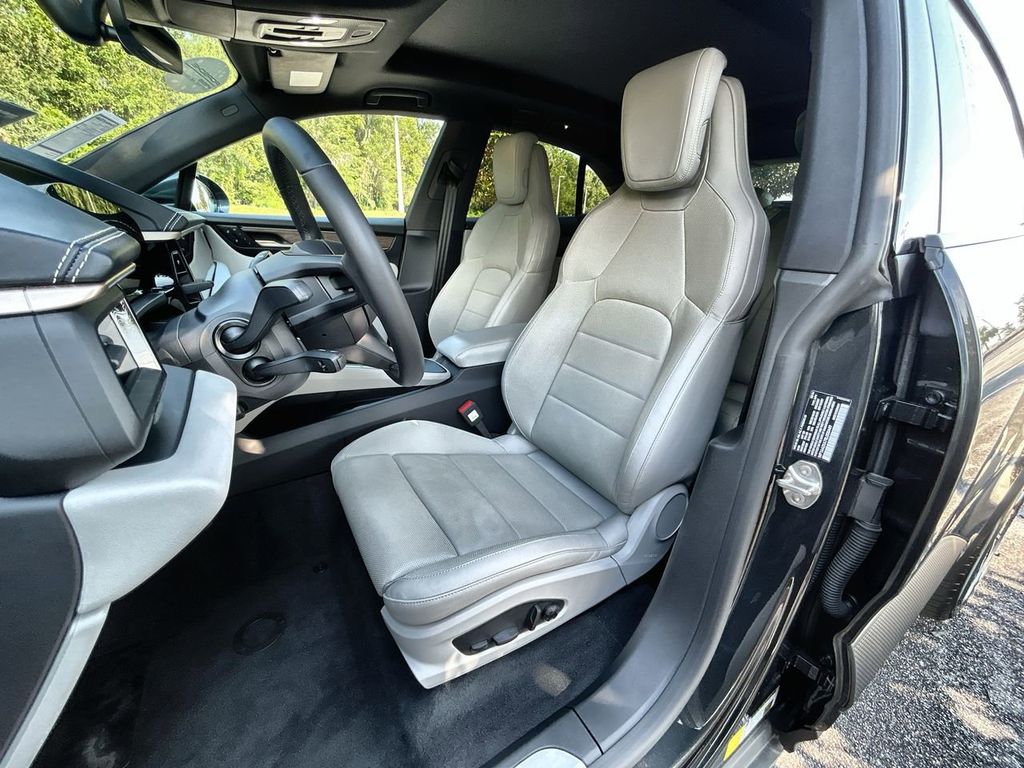 2024 Porsche Macan Electric 4 photo 13