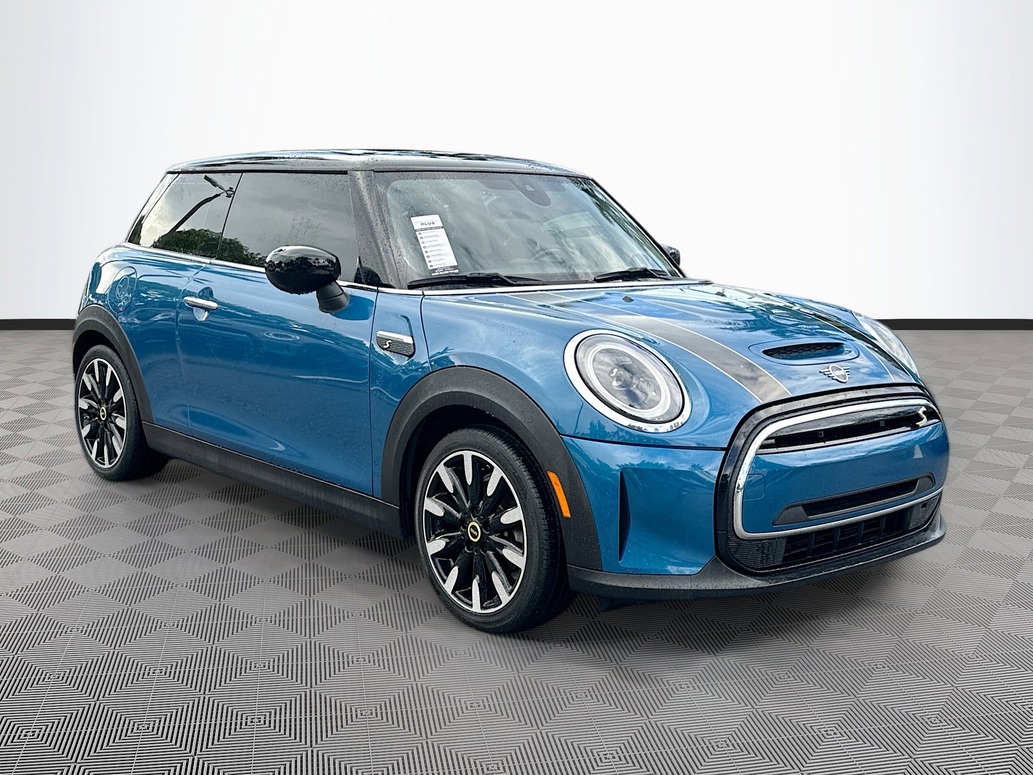 2024 MINI Hardtop 2 Door SE's photo