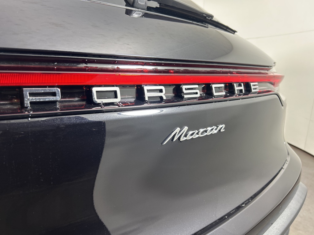 2025 Porsche Macan T photo 22