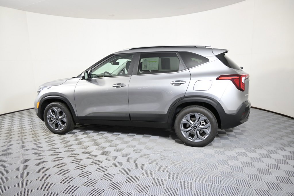 2024 Kia Seltos S photo 3