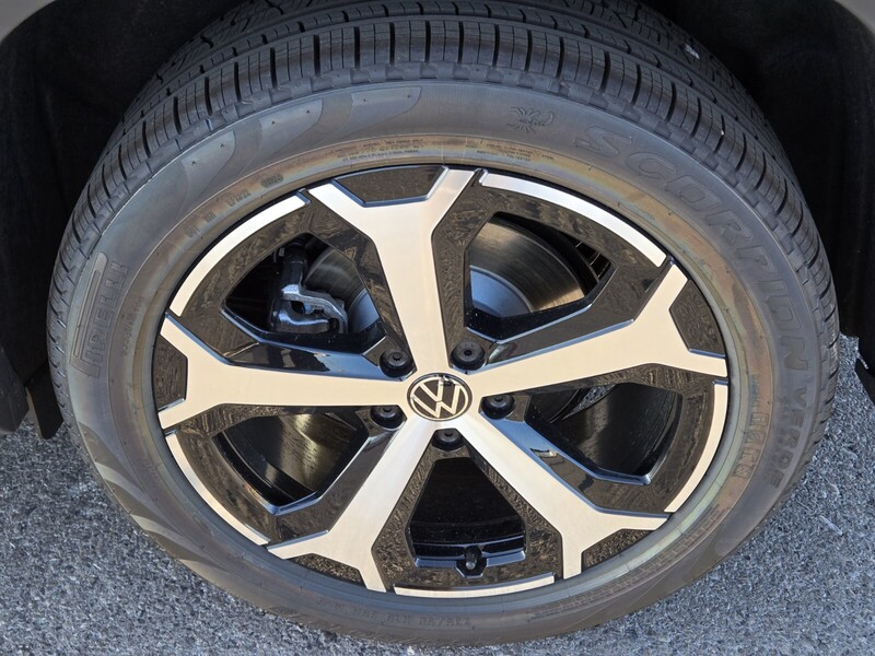 2025 Volkswagen Tiguan SE photo 4