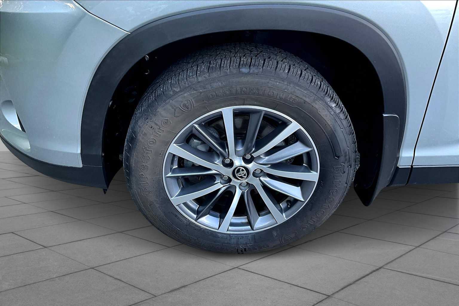 2019 Toyota Highlander XLE photo 10