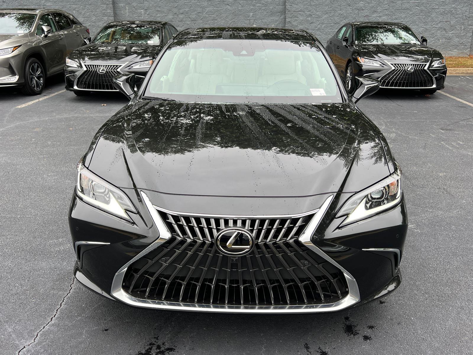 2025 Lexus ES 300h Luxury photo 3
