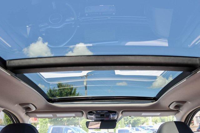 New 2025 White Hyundai SEL Convenience image 14