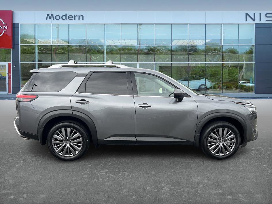 2024 Nissan Pathfinder SL photo 4
